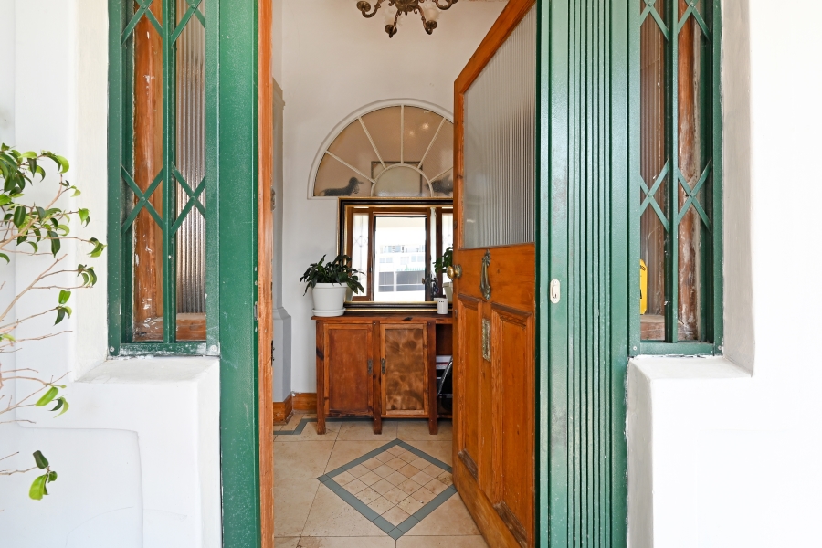 3 Bedroom Property for Sale in Sea Point Western Cape